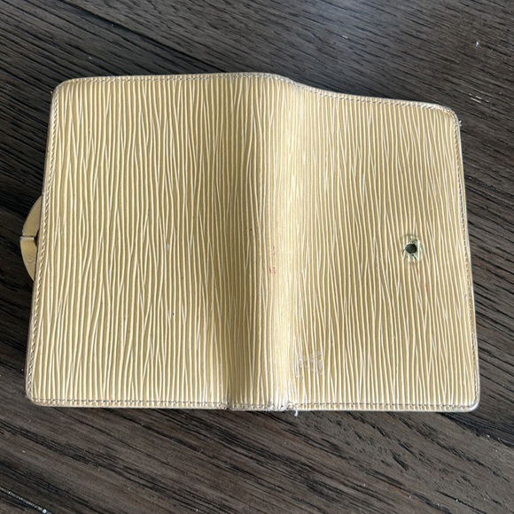Louis Vuitton Kisslock Epi Wallet - Picture 13 of 15